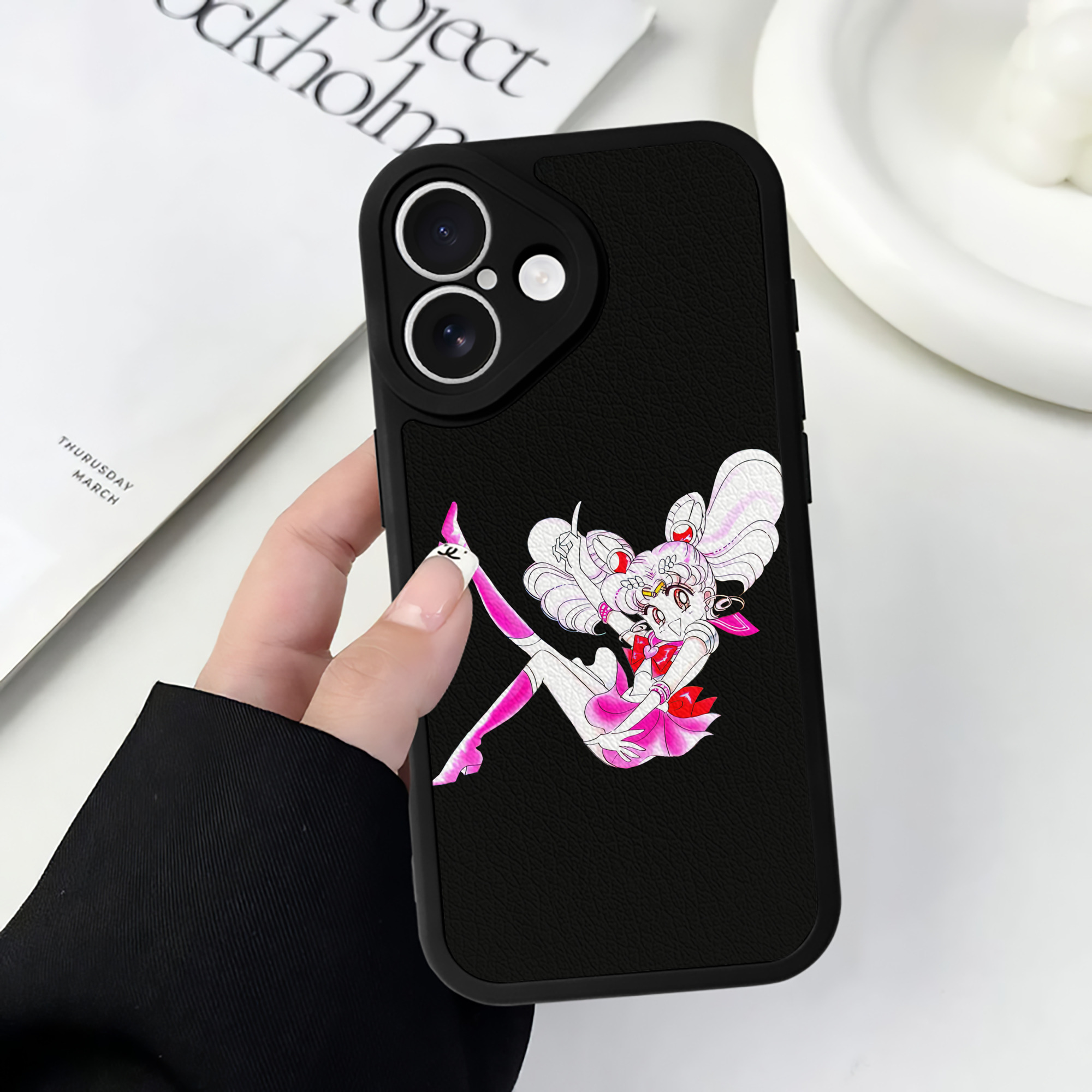 （画像用） 美少女戦士セーラームーン ちびうさ Sailor Moon Chibiusa Tsukino Usagi Small Lady Serenity 【iPhone 16シリーズ対応】シリコンスマホケース（レザー調） 材質：シリコン